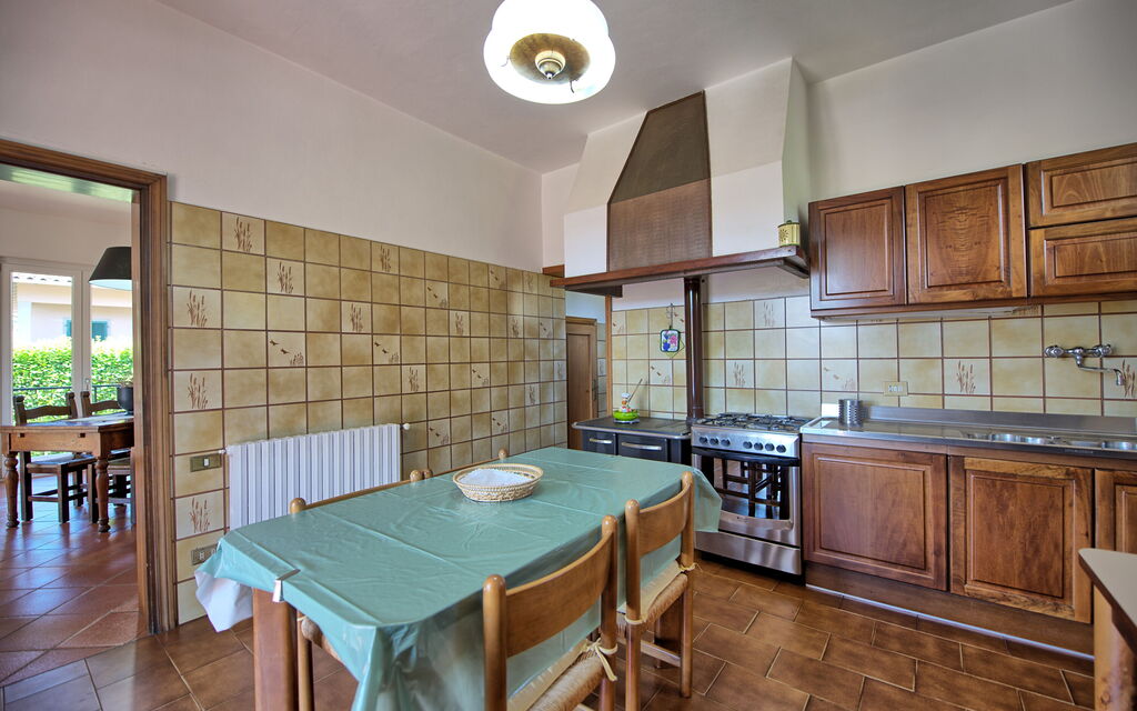 Villa Pratovecchio: Dining Room, Kitchen