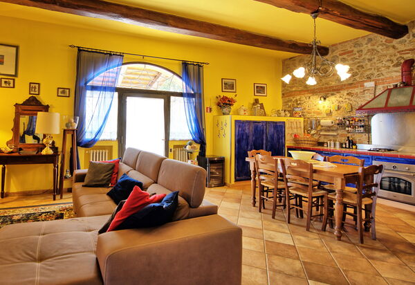 Villa Sabrina: Esszimmer, Küche, Wohnzimmer