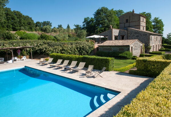 Casale Porano: бассейн, Сад, Экстерьеры