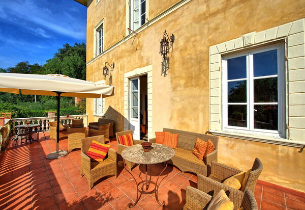 Villa Fiamma: Außen, Draussen