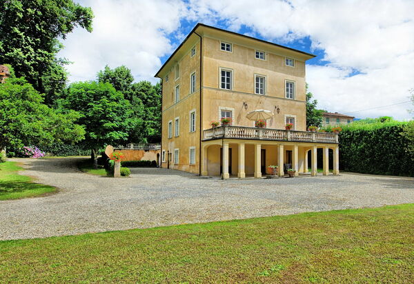 Villa Fiamma: Außen, Garten
