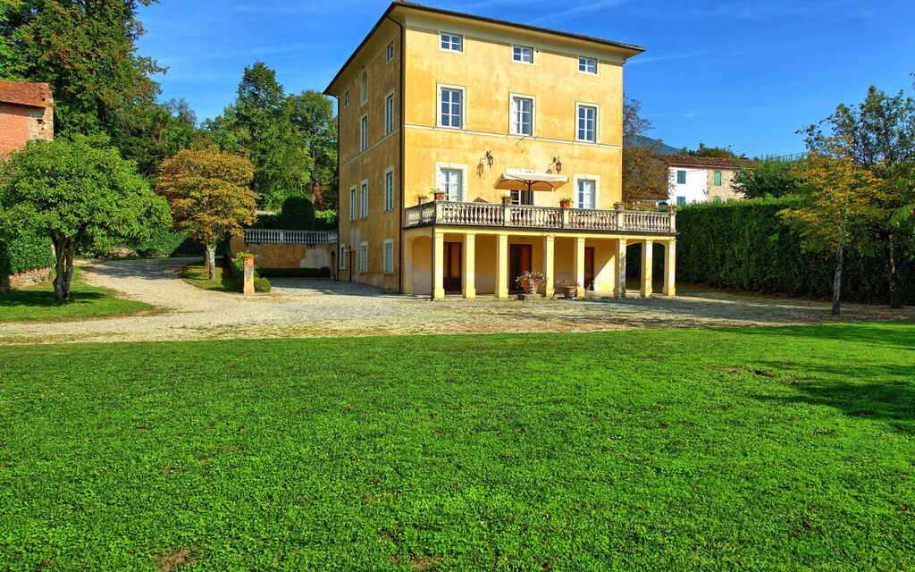 Villa Fiamma: all'aperto, Esterni, Giardino
