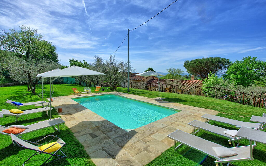 Villa Morandi: Pool, Scenic View