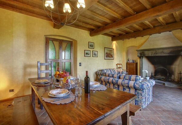 Villa Lucolena: Гостиная