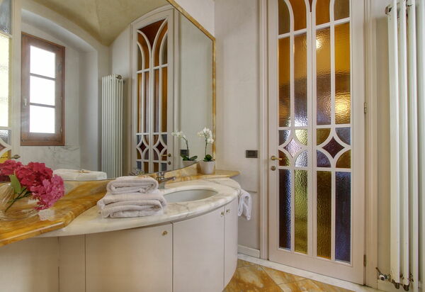 Villa Lucolena: Ванная комната