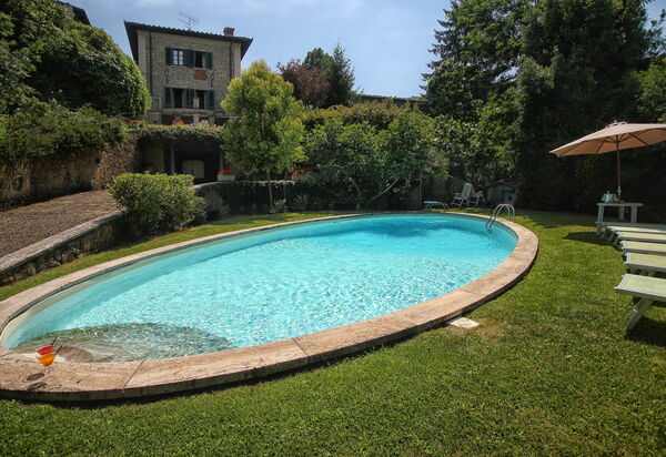 Villa Lucolena: бассейн