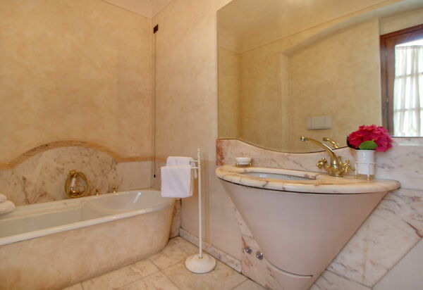 Villa Lucolena: Ванная комната