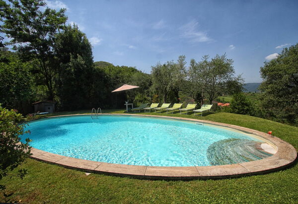 Villa Lucolena: бассейн