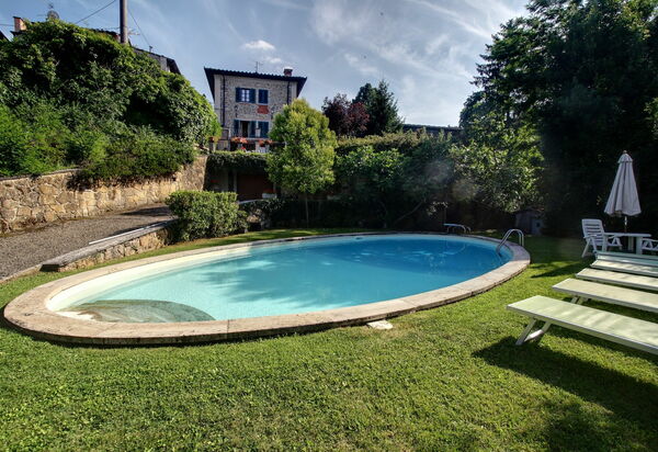 Villa Lucolena: бассейн