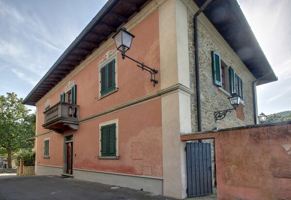 Villa Lucolena: Экстерьеры