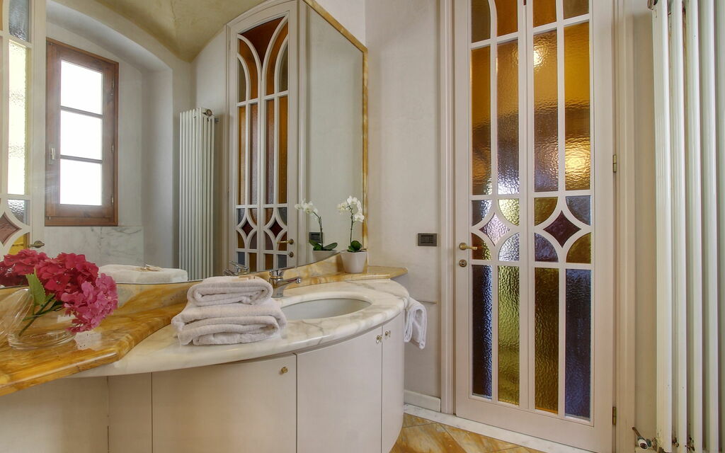 Villa Lucolena: Ванная комната