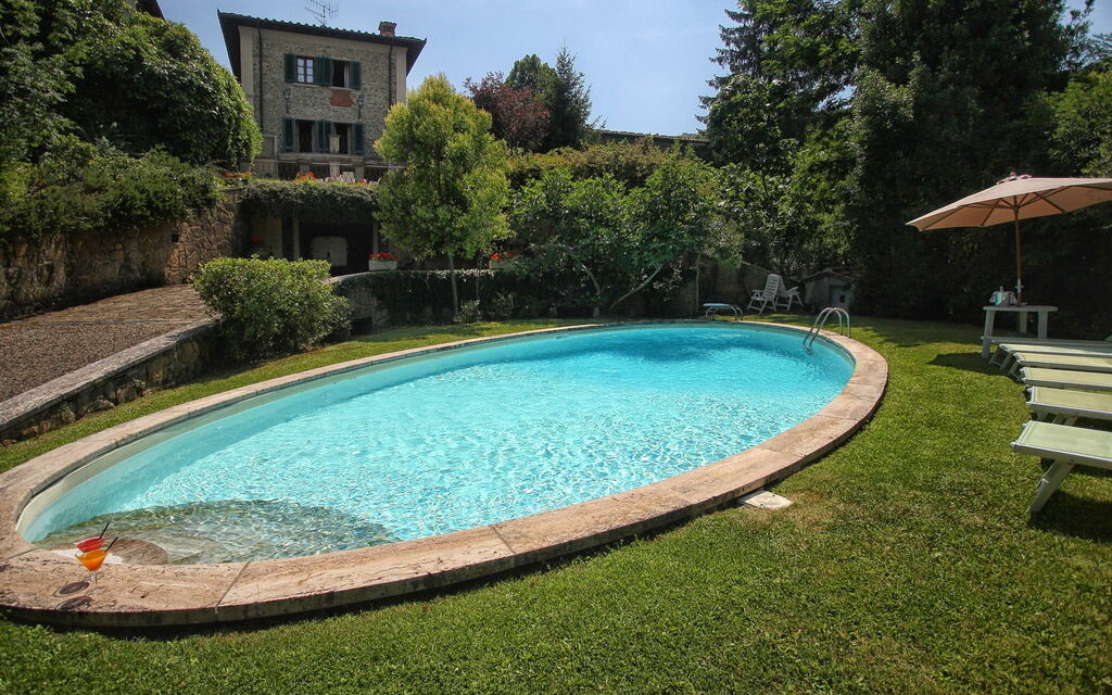 Villa Lucolena: бассейн