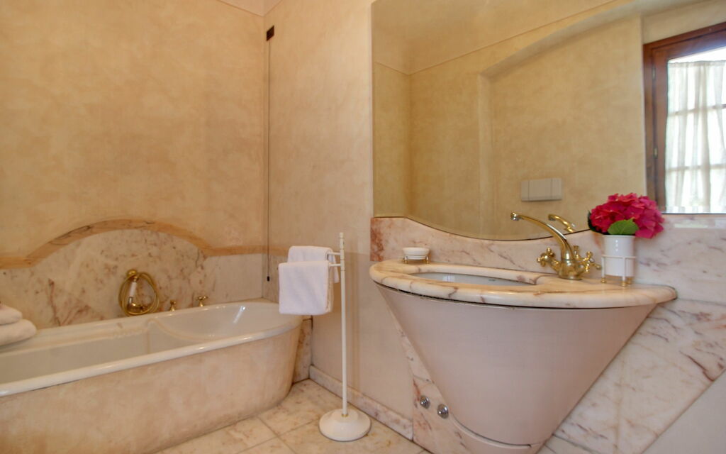 Villa Lucolena: Ванная комната