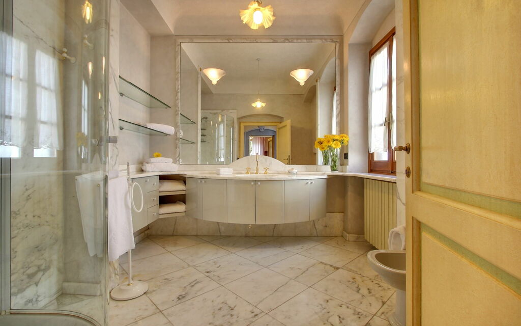 Villa Lucolena: Ванная комната