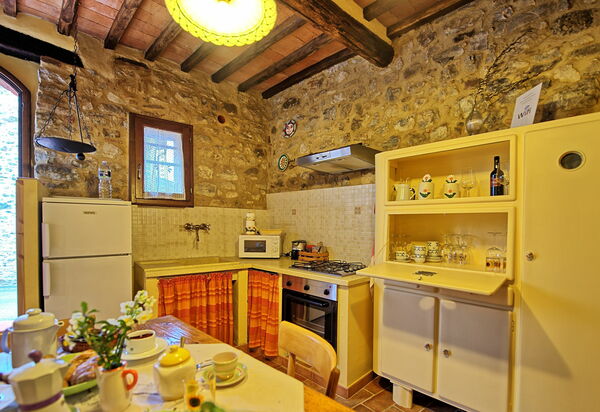 La Ruota: Esszimmer, Küche, Wohnzimmer