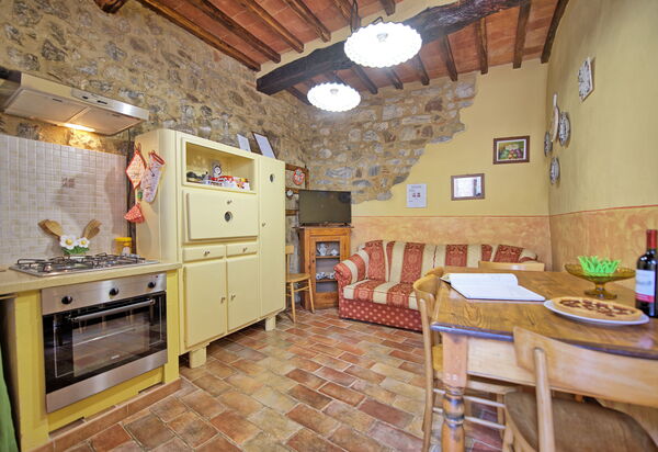 La Ruota: Esszimmer, Küche, Wohnzimmer