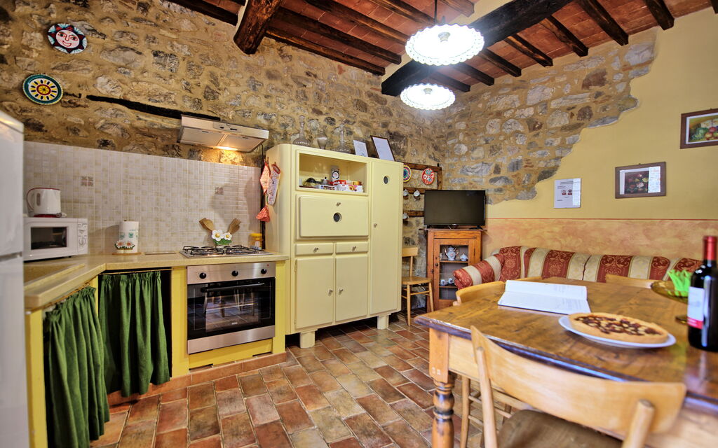 La Ruota: Dining Room, Kitchen