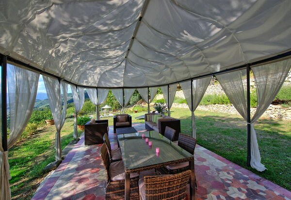 Villa Tenuta Lonciano: Balkon / Terrasse / Patio, Draussen