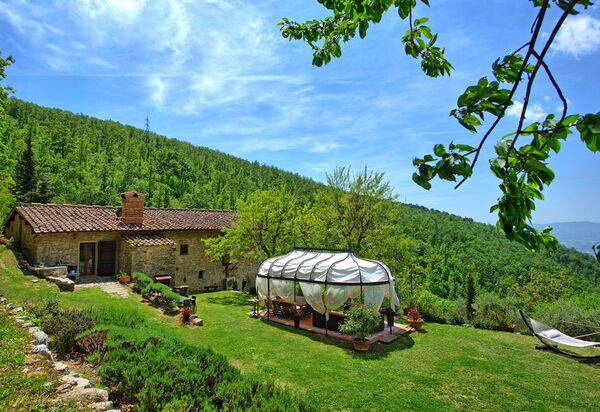 Villa Tenuta Lonciano: Außen, Balkon / Terrasse / Patio, Draussen, Garten