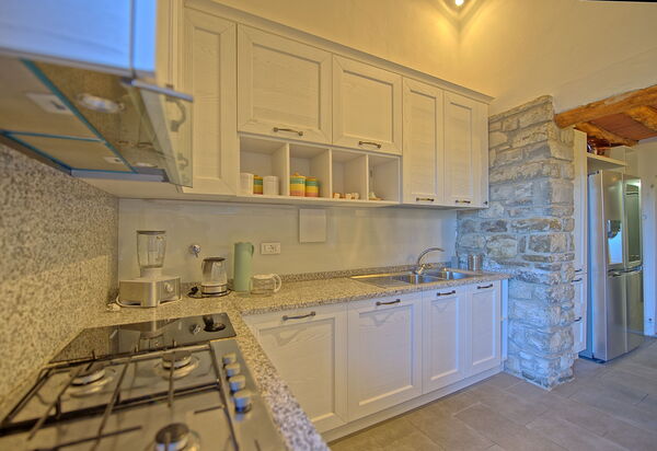 Villa Tenuta Lonciano: Küche