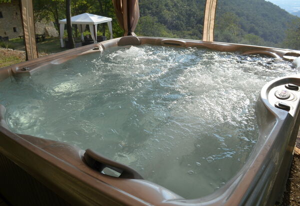 Villa Tenuta Lonciano: Schwimmbad, Wohlergehen