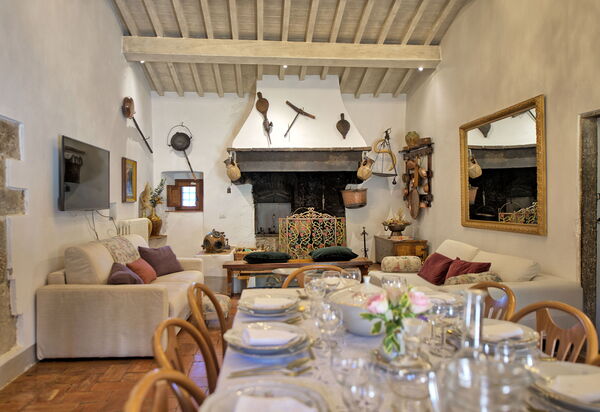 Villa Tenuta Lonciano: Esszimmer, Wohnzimmer