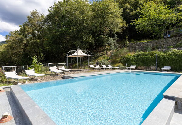 Villa Tenuta Lonciano: Draussen, Schwimmbad