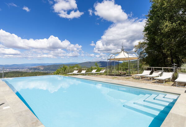 Villa Tenuta Lonciano: Draussen, Schwimmbad