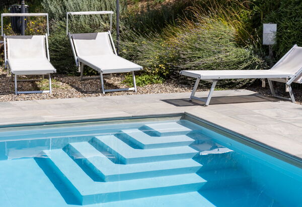 Villa Tenuta Lonciano: Draussen, Schwimmbad