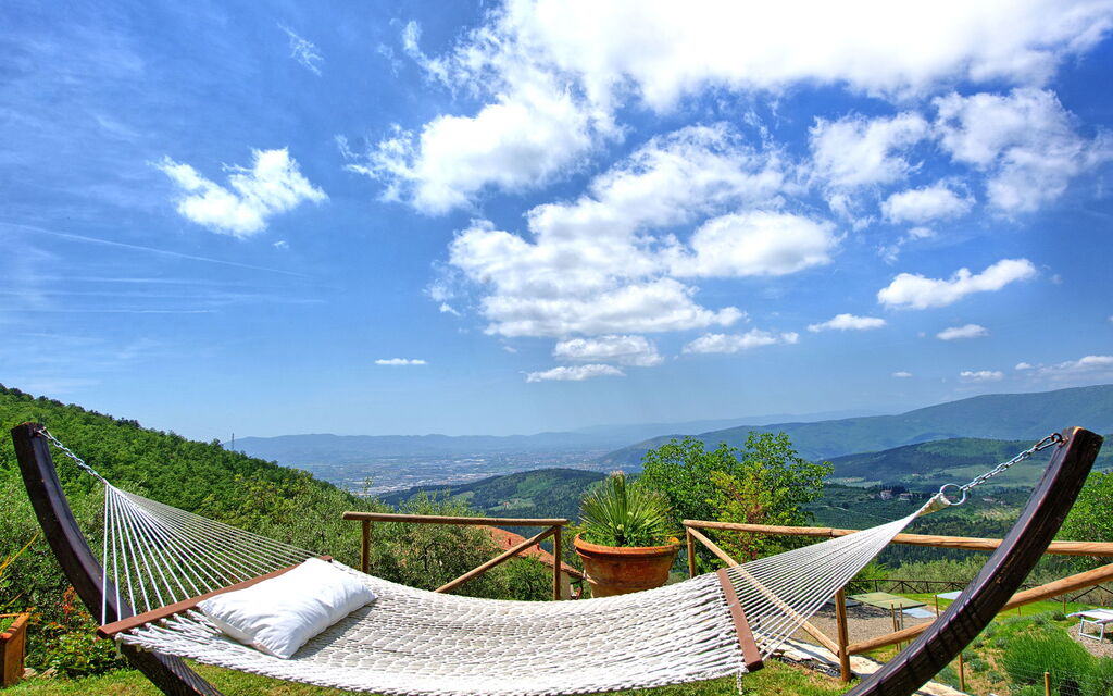 Villa Tenuta Lonciano: Outdoor, Scenic View, Summer