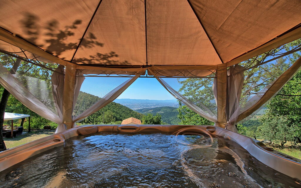 Villa Tenuta Lonciano: Pool, Wellness