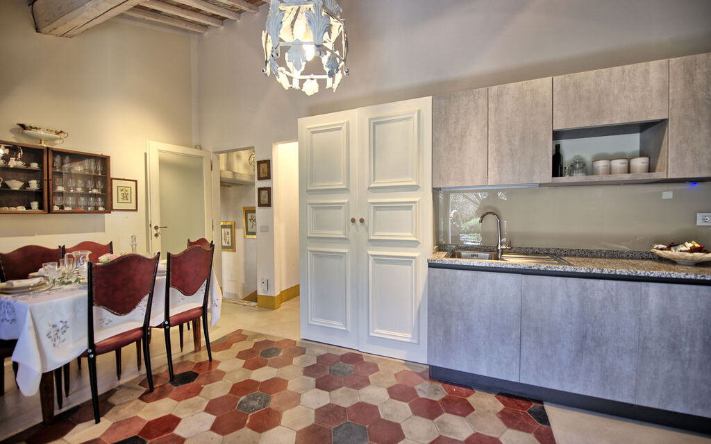 Villa Tenuta Lonciano: Dining Room, Kitchen