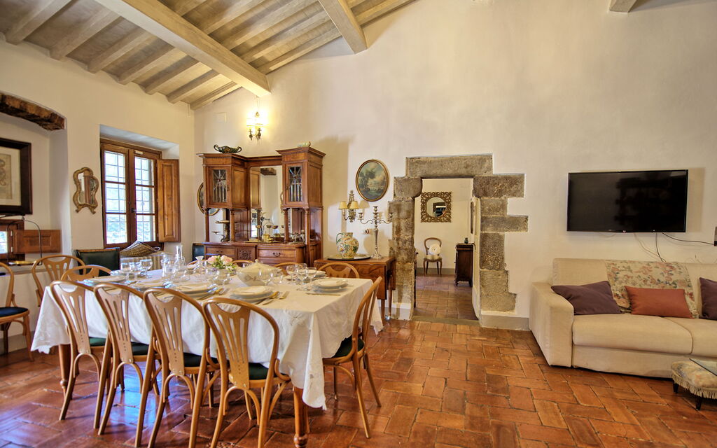 Villa Tenuta Lonciano: Dining Room, Living Room
