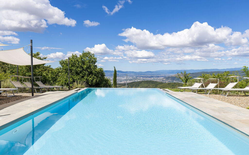 Villa Tenuta Lonciano: Outdoor, Pool, Scenic View