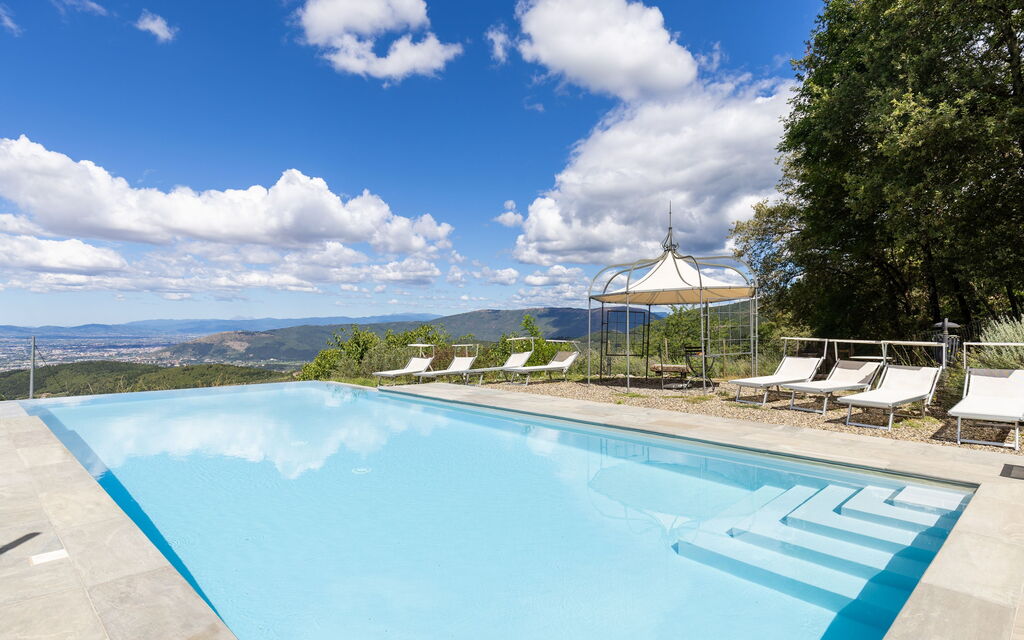 Villa Tenuta Lonciano: Outdoor, Pool