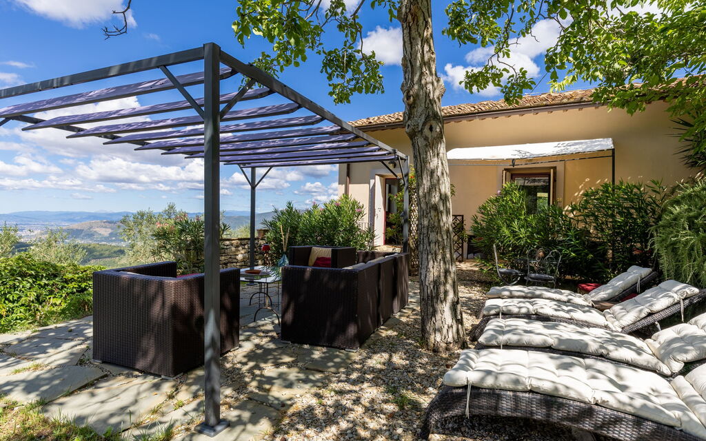 Villa Tenuta Lonciano: Balcony / Terrace / Patio, Garden, Outdoor