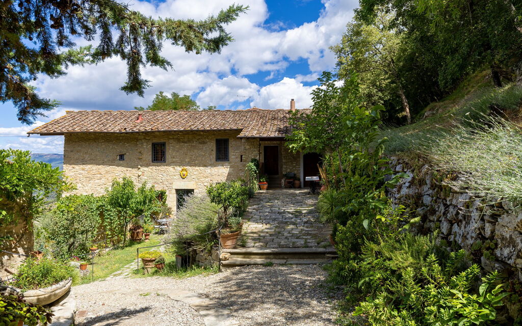 Villa Tenuta Lonciano: Building Exterior, Outdoor
