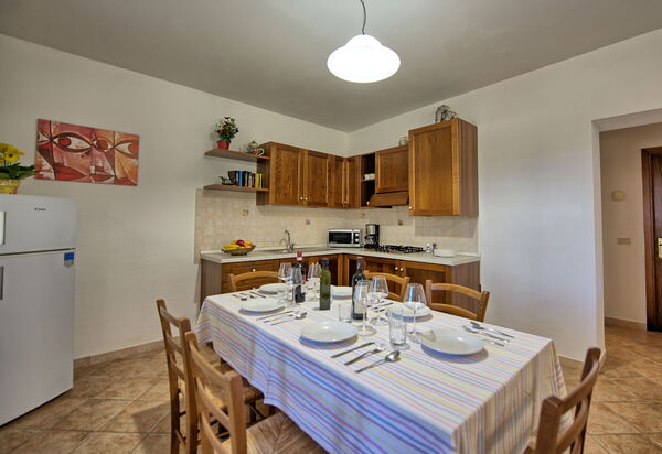 Villa Picchio: Esszimmer, Küche, Wohnzimmer