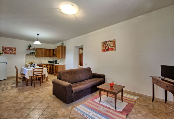 Villa Picchio: Esszimmer, Küche, Wohnzimmer