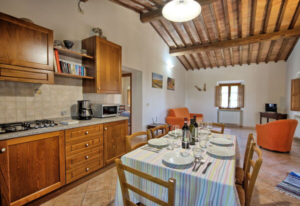 Villa Picchio: Esszimmer, Küche, Wohnzimmer