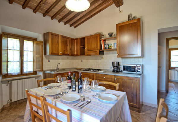 Villa Picchio: Esszimmer, Küche, Wohnzimmer