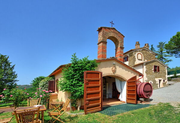 Villa Uccellaia: Draussen, Garten