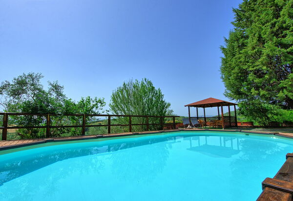 Villa Uccellaia: Schwimmbad