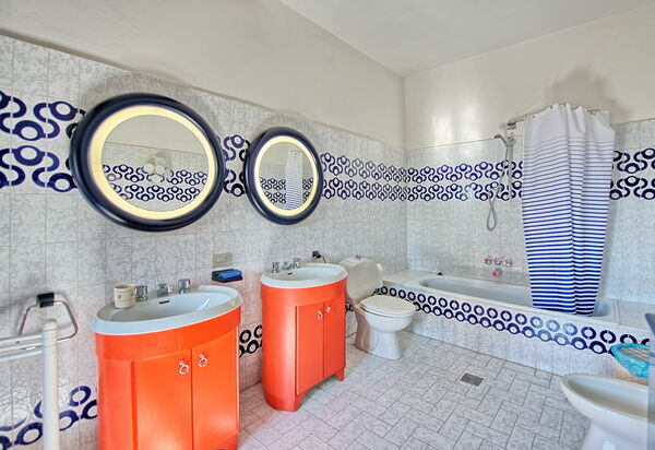 Villa Uccellaia: Bad