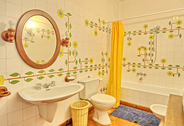 Villa Uccellaia: Bad