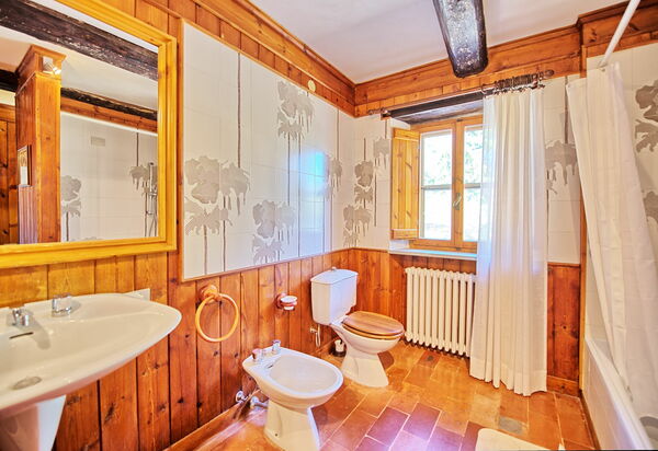 Villa Uccellaia: Bad