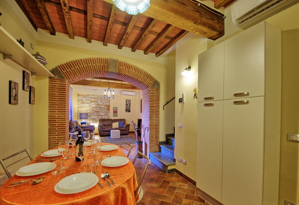 Flavia: Esszimmer, Küche