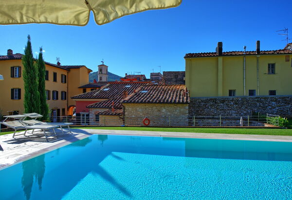 Flavia: Ansichten, Außen, Draussen, Garten, Schwimmbad, Sommer