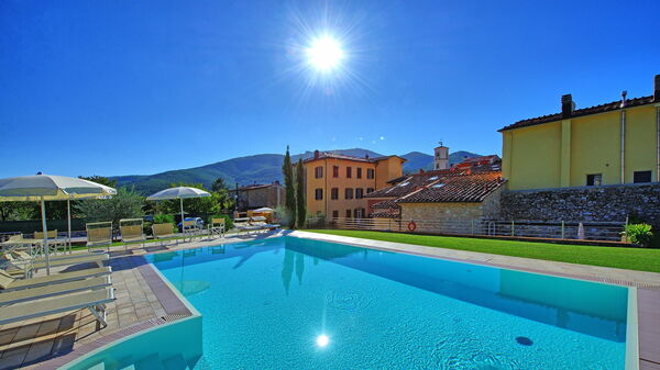 Flavia: pool, Udendørs