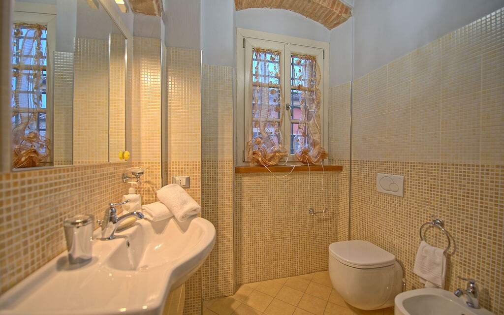 Flavia - : Badeværelse